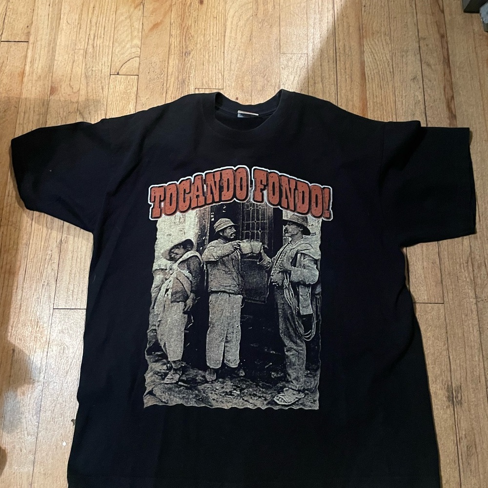 Nkechi Design LLC Black Tocando Fondo Tee